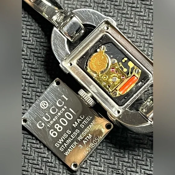 Gucci YA068588 6800L MOTHER OF PEARL Women Bangle Watch display picture 1